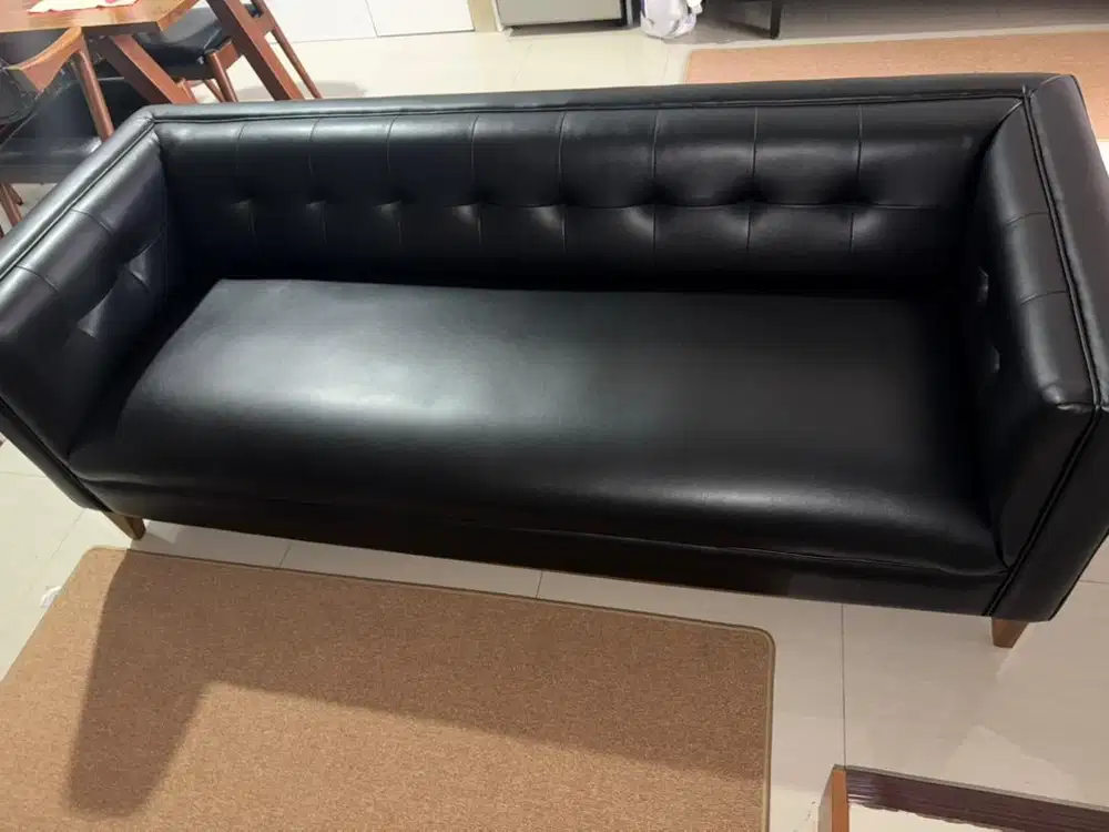 Sofa Oscar Hitam Kayu Solid