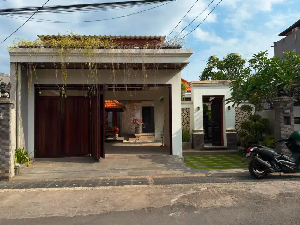 FOR SALE  Di jual rumah mewah baru Lokasi di area Elite BATANGHARI RENON Denpasar Bali