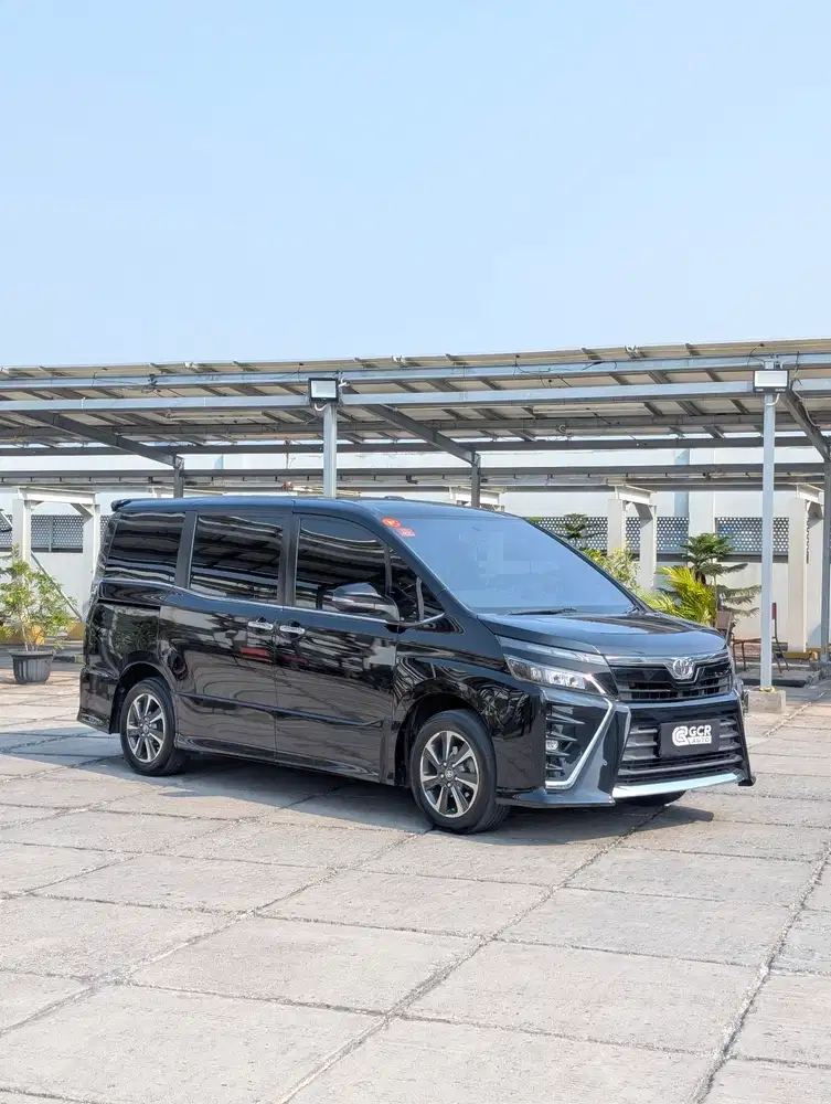 TERMURAH ISTIMEWA !! TOYOTA VOXY 2.0 2018 AT MDL 2019/2017