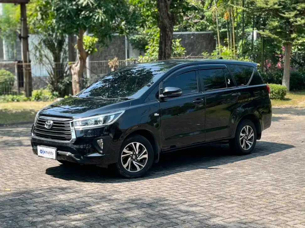 Like New Toyota Kijang Innova 2.0 V Bensin-AT 2022 Hitam