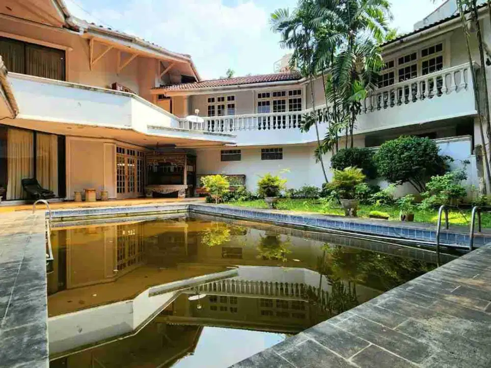 Rumah lama kokoh, daerah elit, Kebayoran Baru di jual.