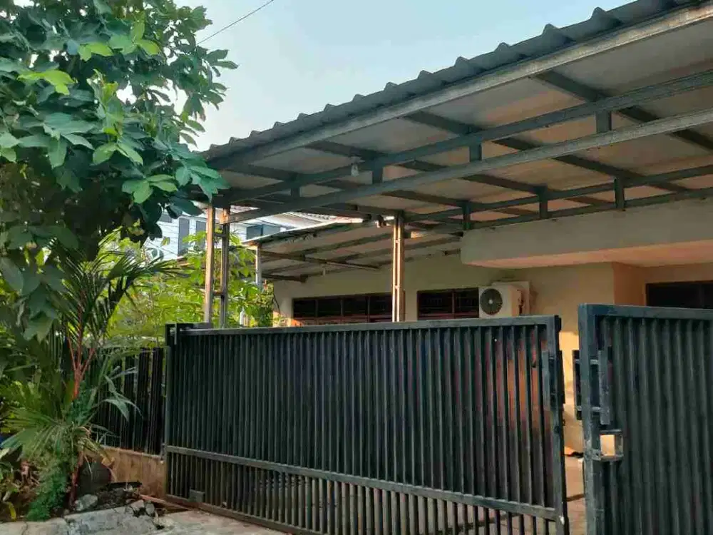 Rumah Hook, lt.246m, 1 lantai,lokasi strategis Deket stasiun Buaran, Klender,Deket tempat ibadah, Deket sekolahan,Deket RS,Deket angkutan umum