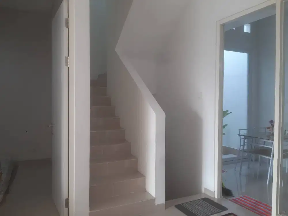 Disewakan Rumah 2 Lantai