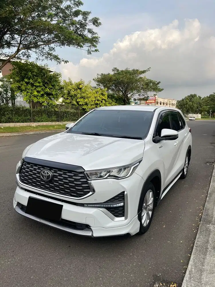 Innova Zenix V 2022 AT