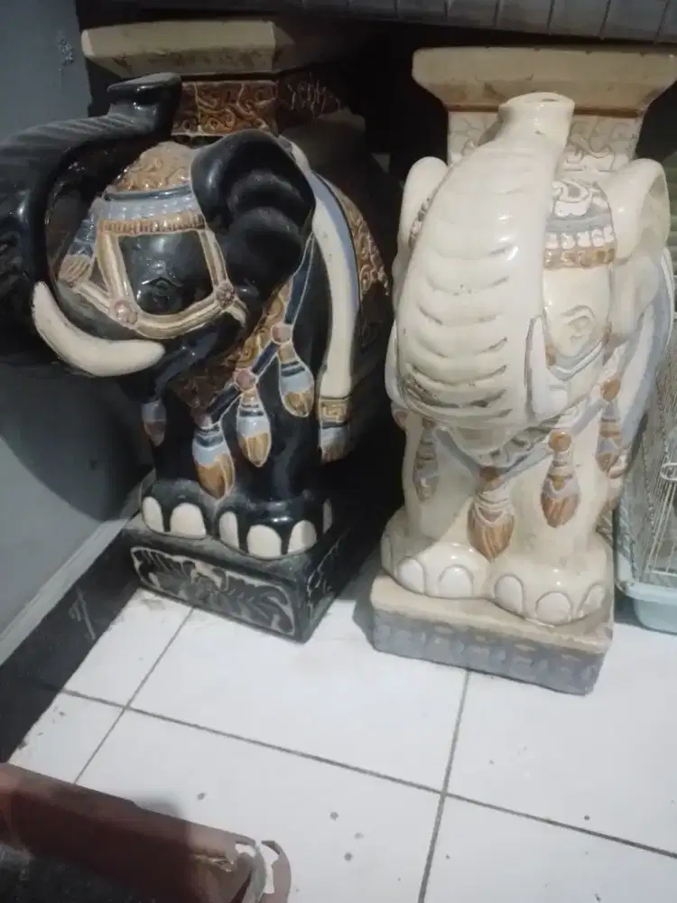 patung gajah keramik