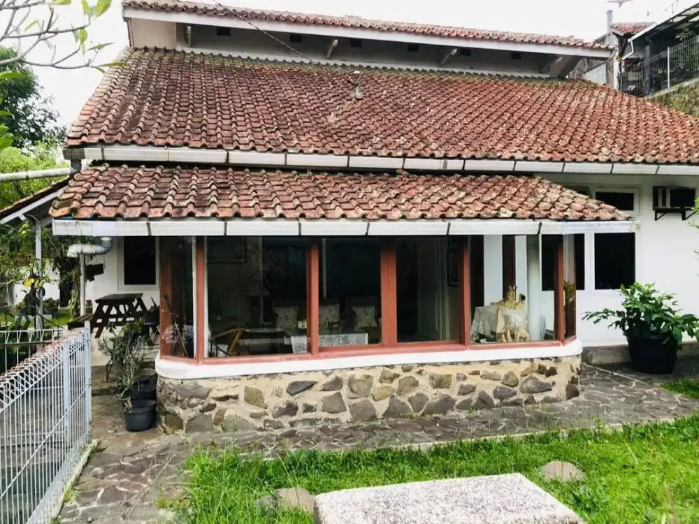 Rumah terawat luas tanah 598 m2 di Awiligar Bandung