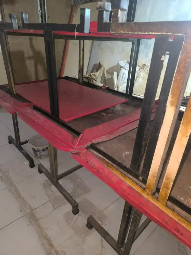 Meja Bekas Kedai Bakmi