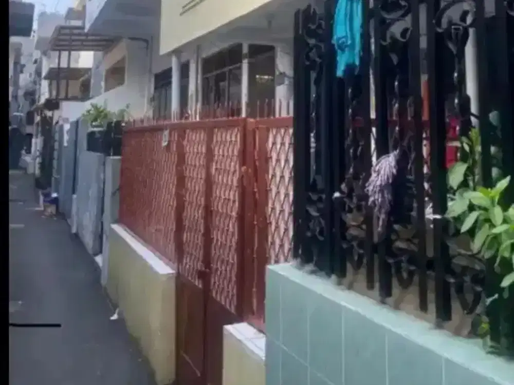 SUPER MURAH Dijual DIBAWAH NJOP Rumah di Tambora Dekat Area Kota, Jakarta Barat.