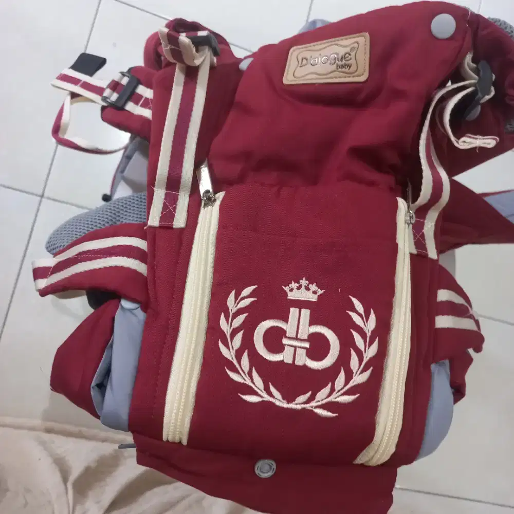 Dialogue baby carrier