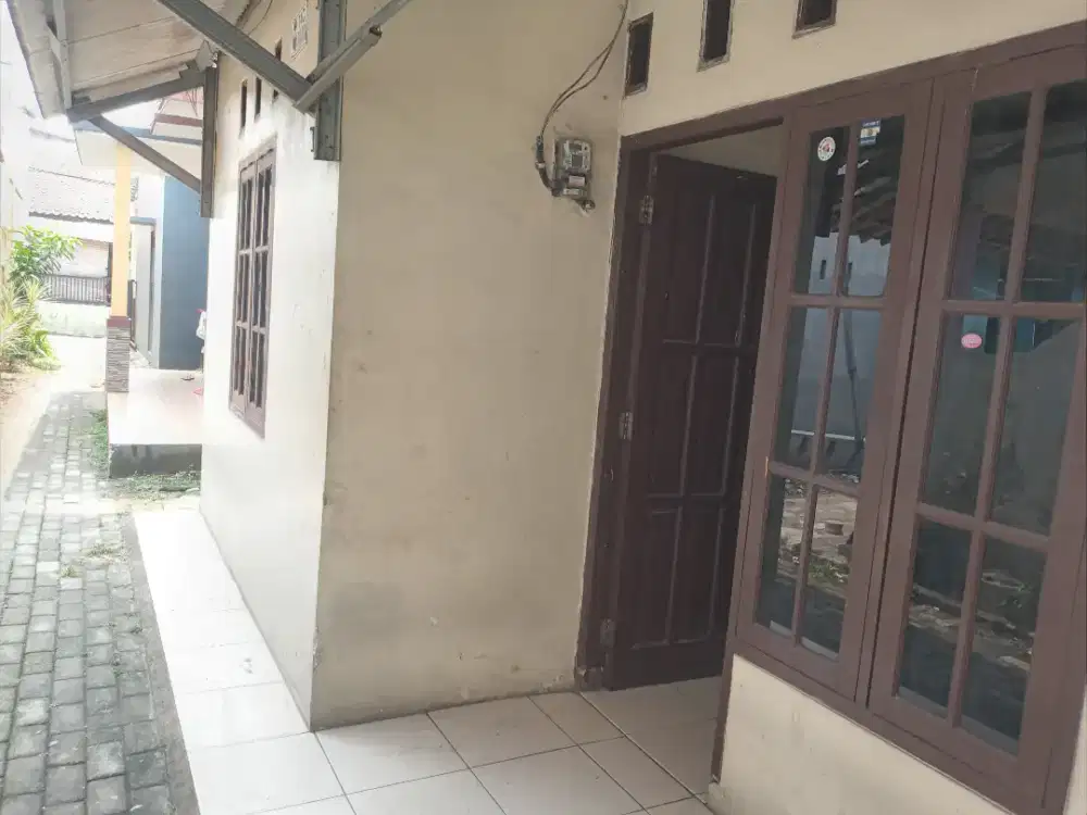 Disewakan rumah kontrakan, perbulan 1.300 ribu, pertahun 15 juta
