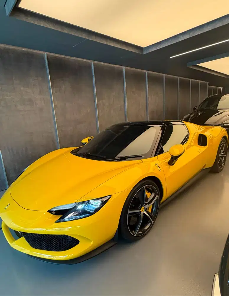 FERRARI 296 GTB 2022 KM 1,xxx Like New GIALLO MODENA ON NERO. ISTIMEWA