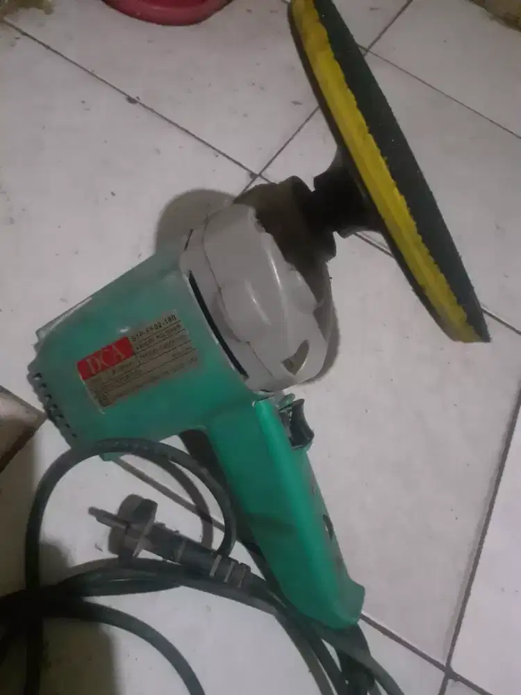 Mesin poles mobil