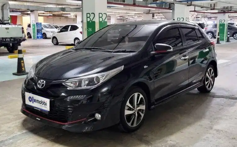 DP 10 JT Toyota Yaris 1.5 TRD Sportivo Bensin-AT Hitam 2020