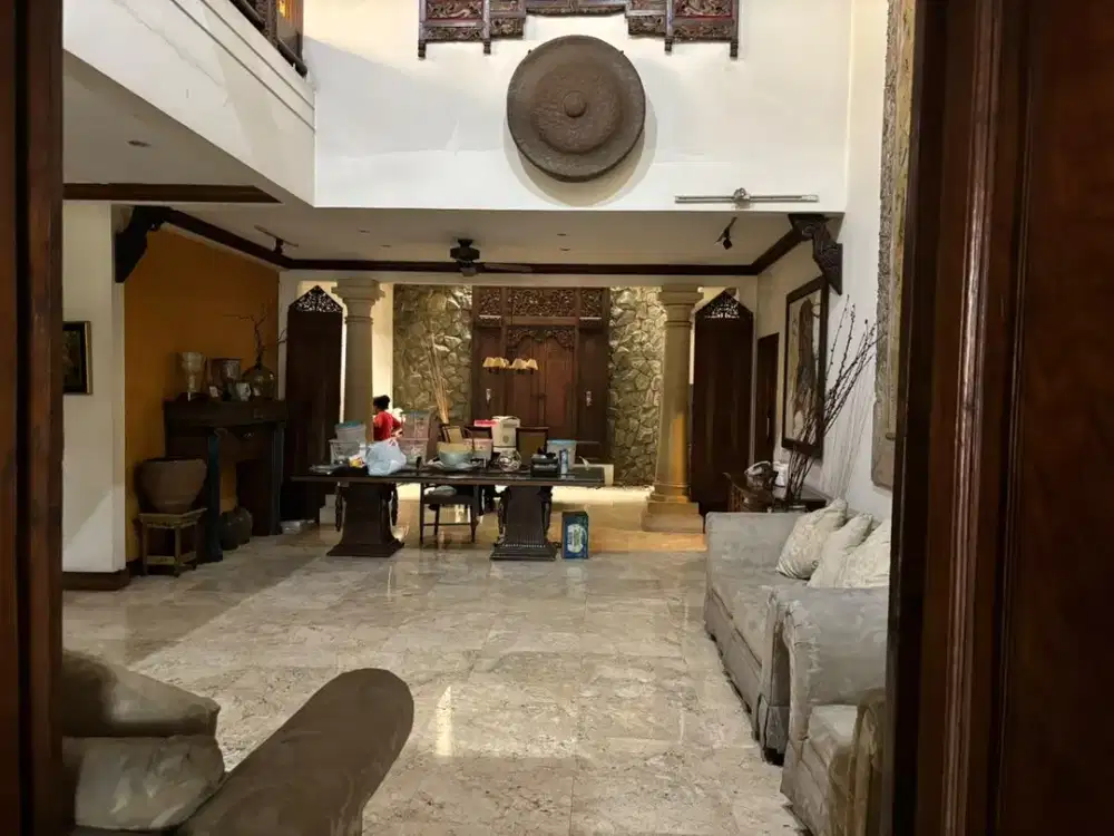 Di Jual Rumah Bagus Semi Furnished di Tomang Jakarta Barat