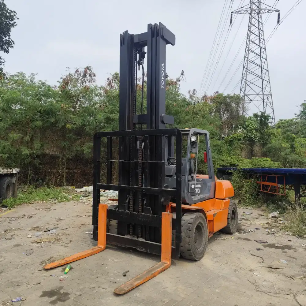 Forklift Toyota 7 ton lift 8 meter trilift