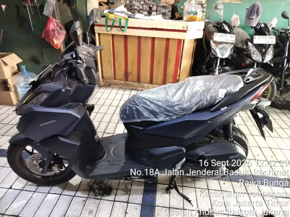 Honda Vario 160th 2025 kondisi 99% cat striping orisinil bawaan lahir