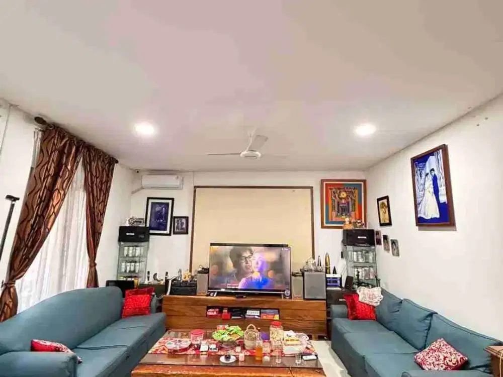 rumah villa pondok indah jakarta selatan