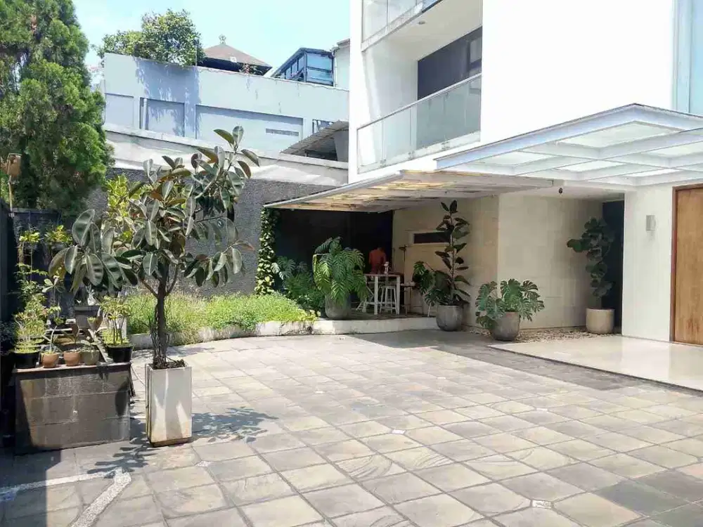 Rumah bagus di Kemang Timur dijual