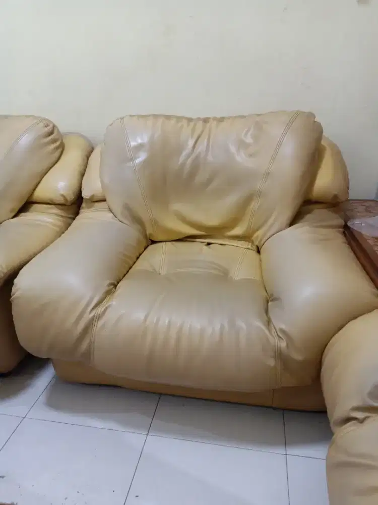 Dijual satu set sofa ( 3 )