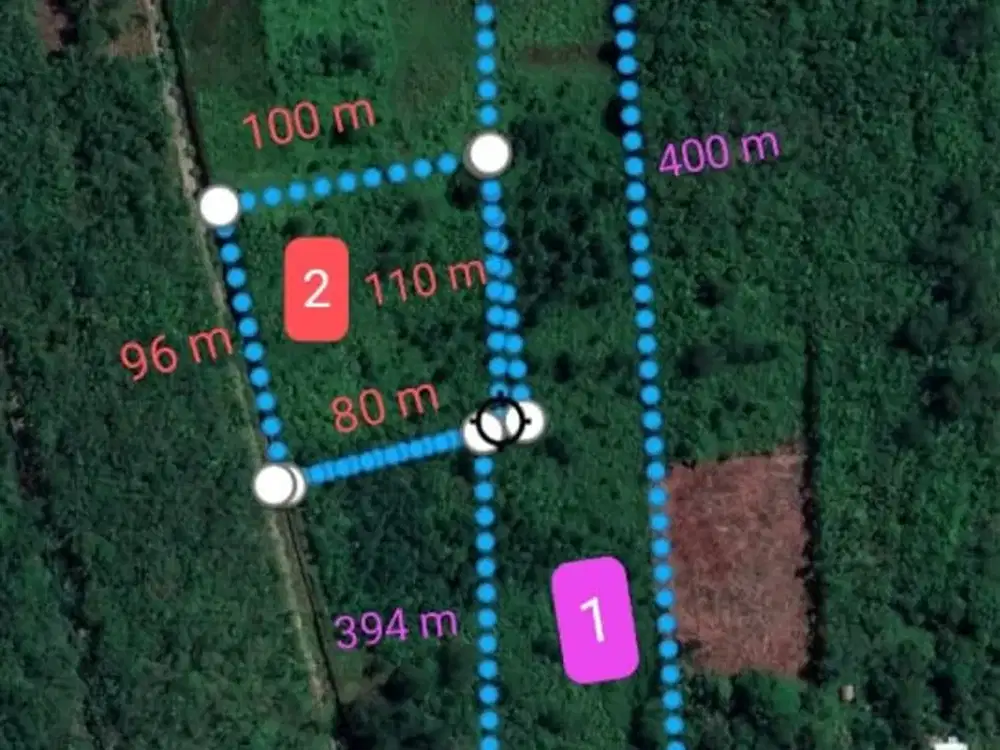 Tanah Ukuran Besar Tepi Jalan Siap Pakai