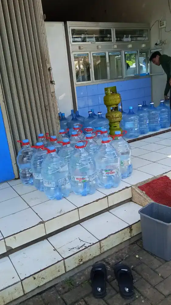 Dibutuhkan pegawai antar galon