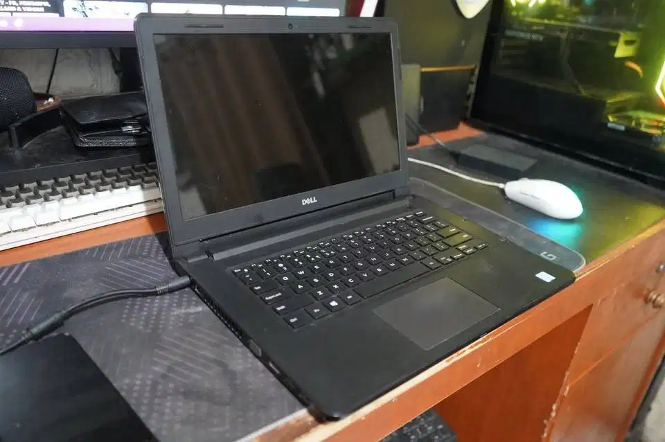 LAPTOP DELL i5-7200U 2.50Ghz RAM 8 GB SSD Kantoran