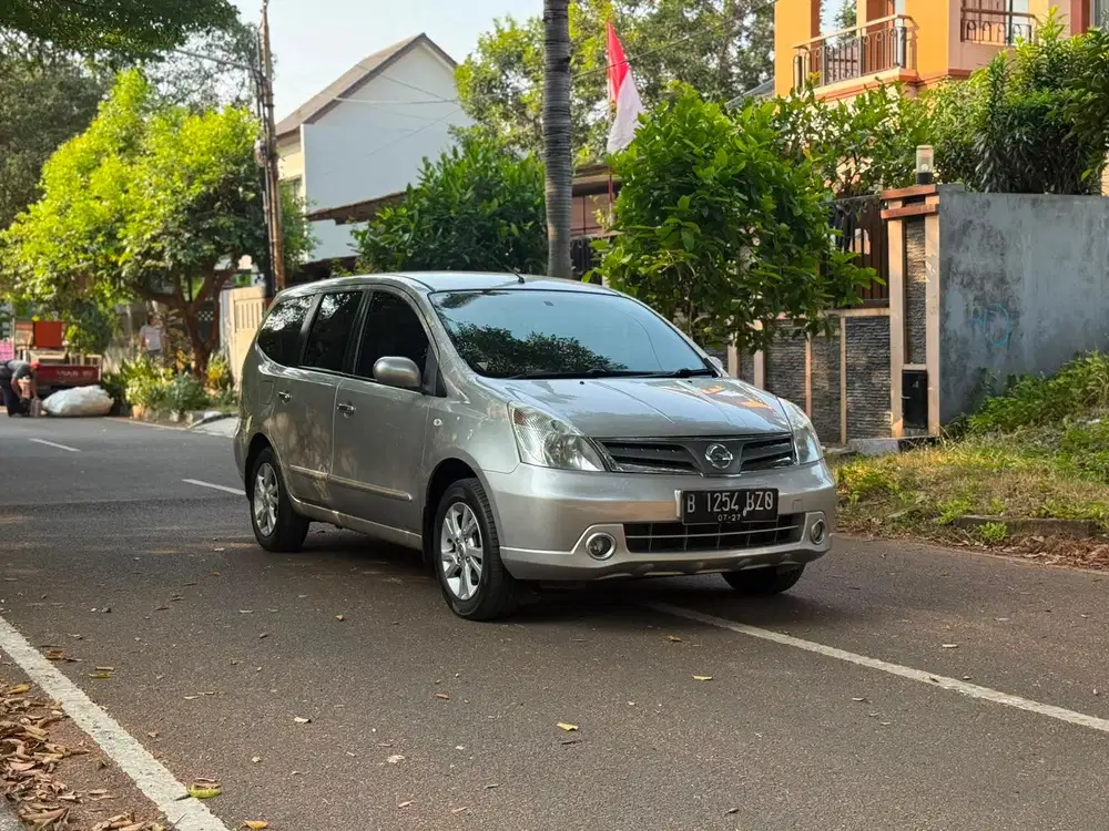 Nissan Grand Livina XV 2012 Automatic
