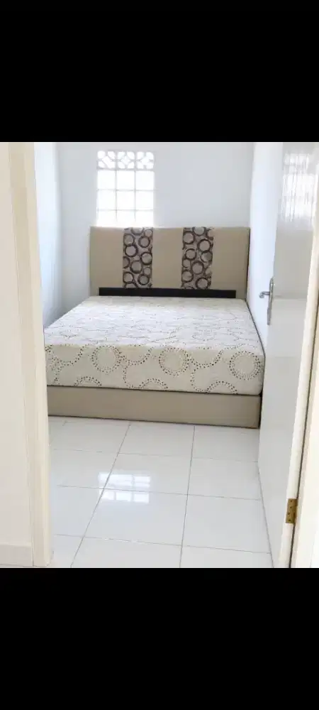 Di jual 2 Spring bed Comforta ukuran king dan queen