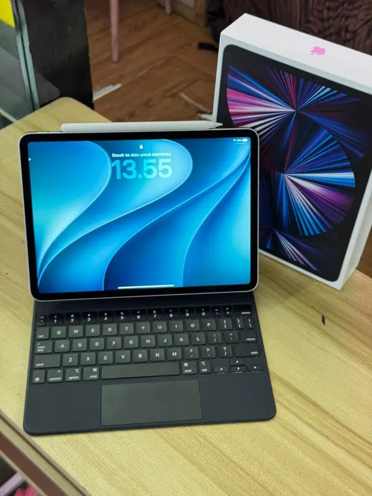 Ipad pro M1 (11 inch) 128gb wifi plus pencil gen 2 dan keybaord