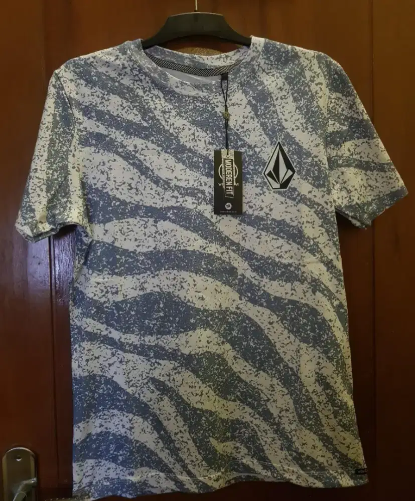 Jual Kaos VOLCOM ORIGINAL Modern Fit Motif Abstrak Blue White