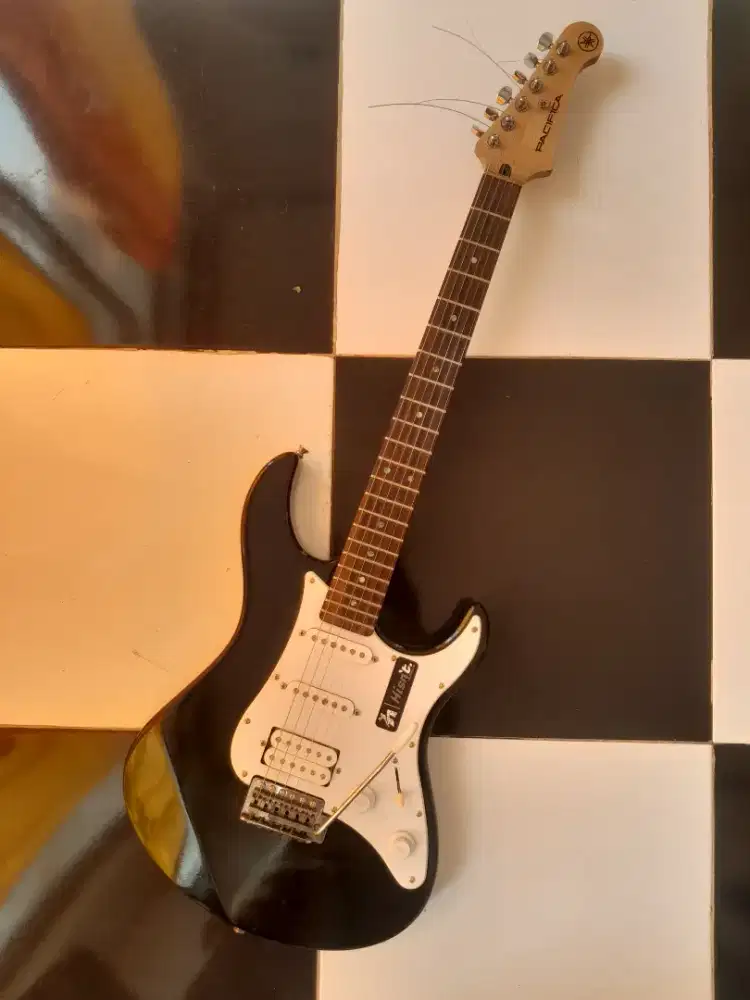 Dijual gitar listrik BACA DESKRIPSI YA...