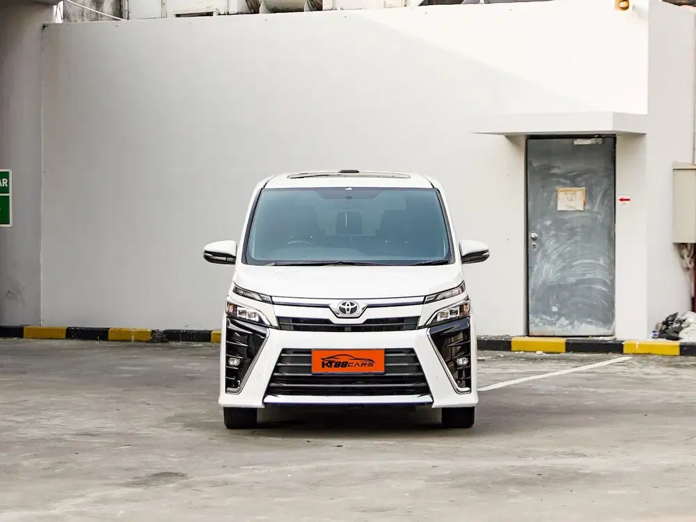 TDP 15 Juta !!! Toyota Voxy 2.0 AT 2018 Putih