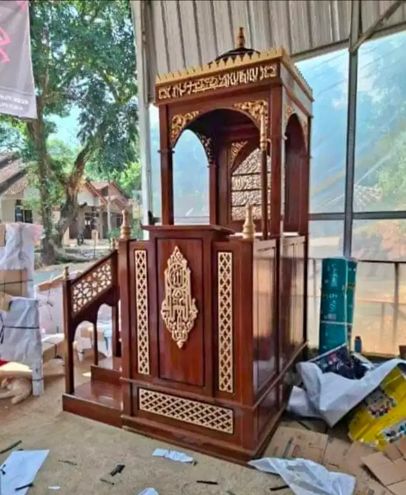 Perajin  mimbar masjid