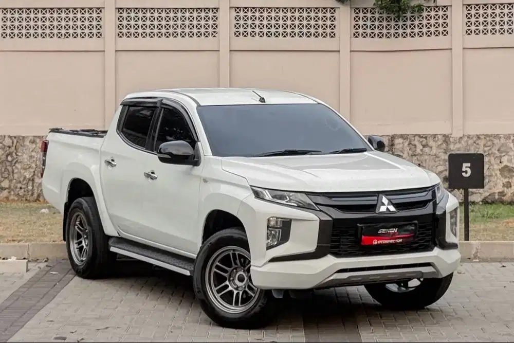 Mitsubishi Triton 2.4L DC Double Cabin GLS 4X4 MT Manual 2021 Putih