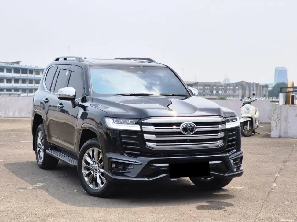 Toyota Land Cruiser LC300 VXR 2025 LC 300 pemakaian 2026 (#2024 #2023)