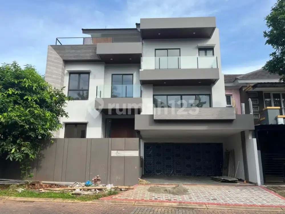 Dijual Rumah Mewah & Baru - 3 Lantai di De Latinos Bsd City