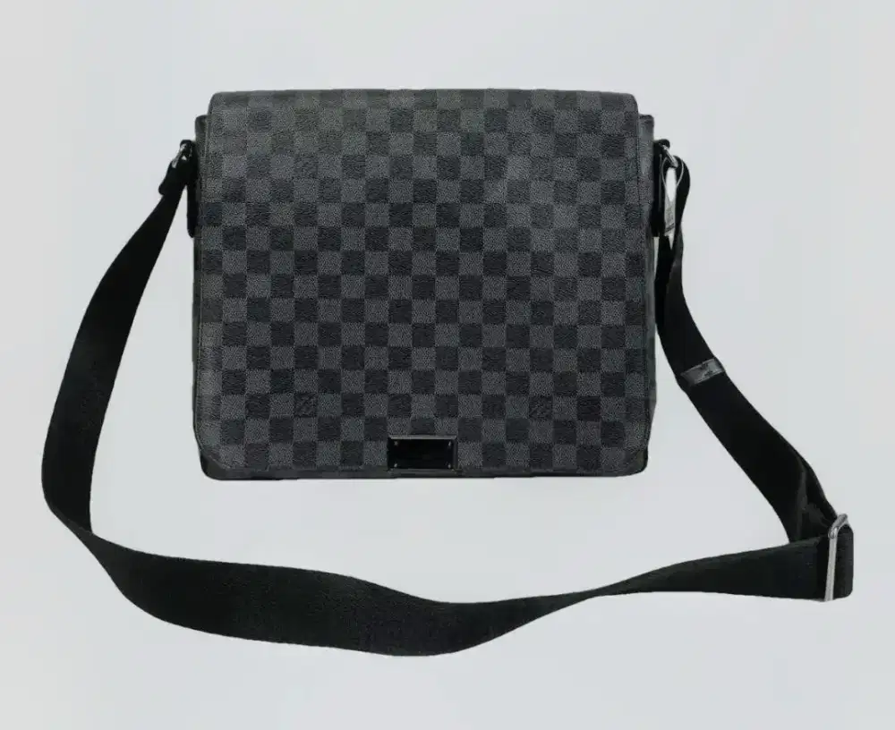 LV District MM Damier Mono Messenger. Handbag Luxury Branded Preloved.