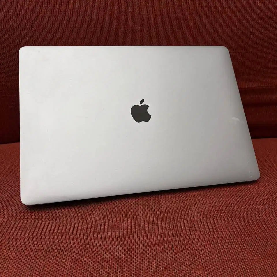 MacBook Pro 15 inch 2018 i7 RAM 16/512GB
