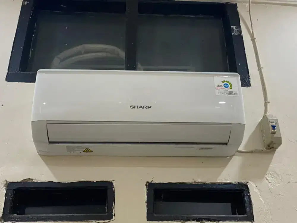 Di jual ac sharp ½pk