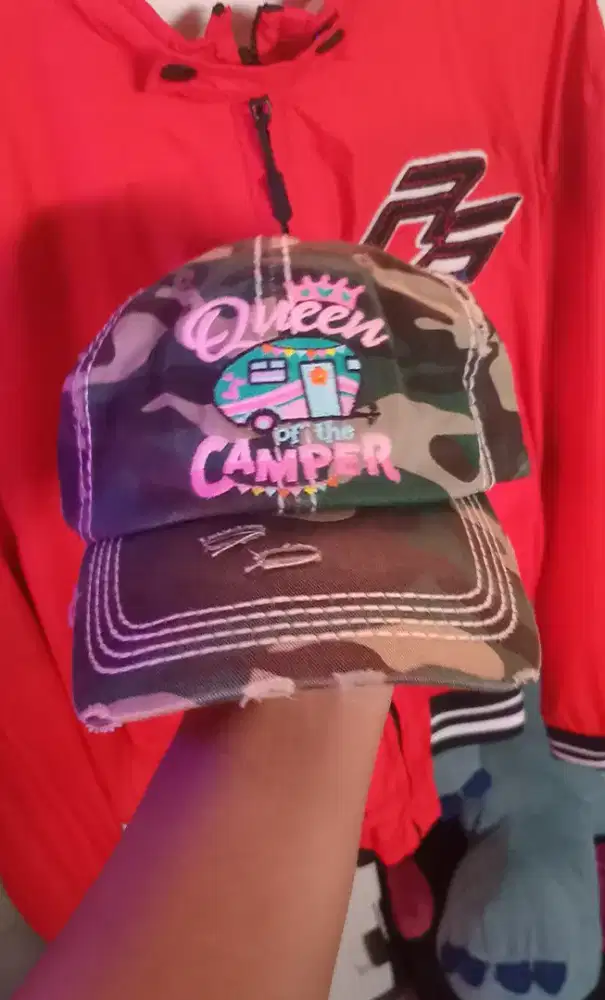 Dijual. Topi motif Camo logo bordir Queen