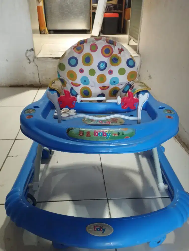 Baby Walker anak / alat bantu anak jalan