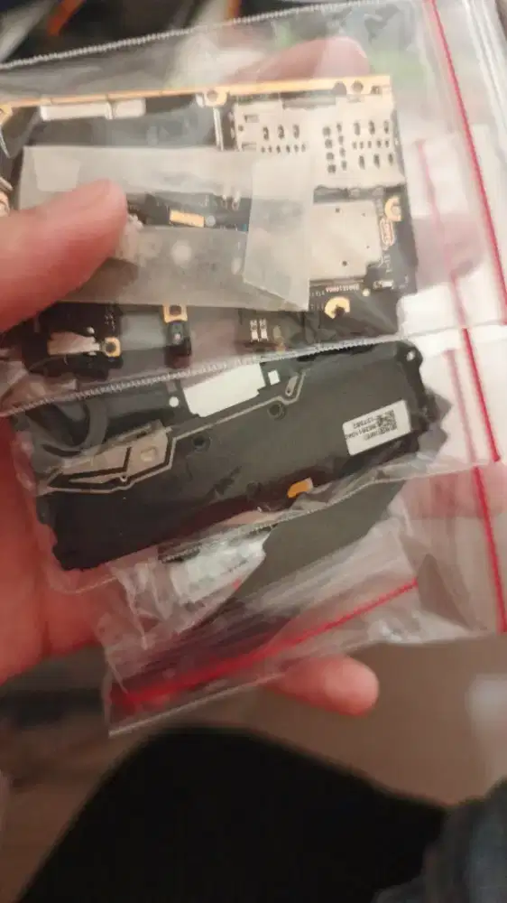 Mesin poco f1 sudah dapat hampir semua part kecuali antena sinyal