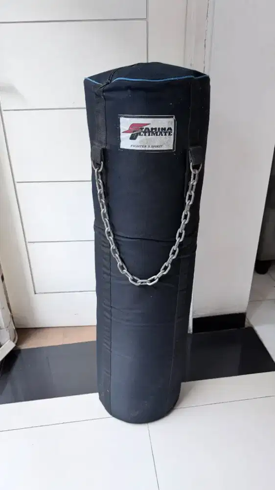 samsak tinju gantung merek Stamina Ultimate dengan bahan kanvas