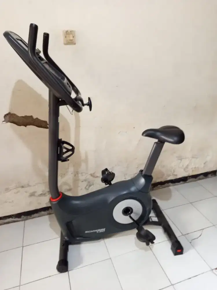 Alat olahraga sepeda statis schwinn 130