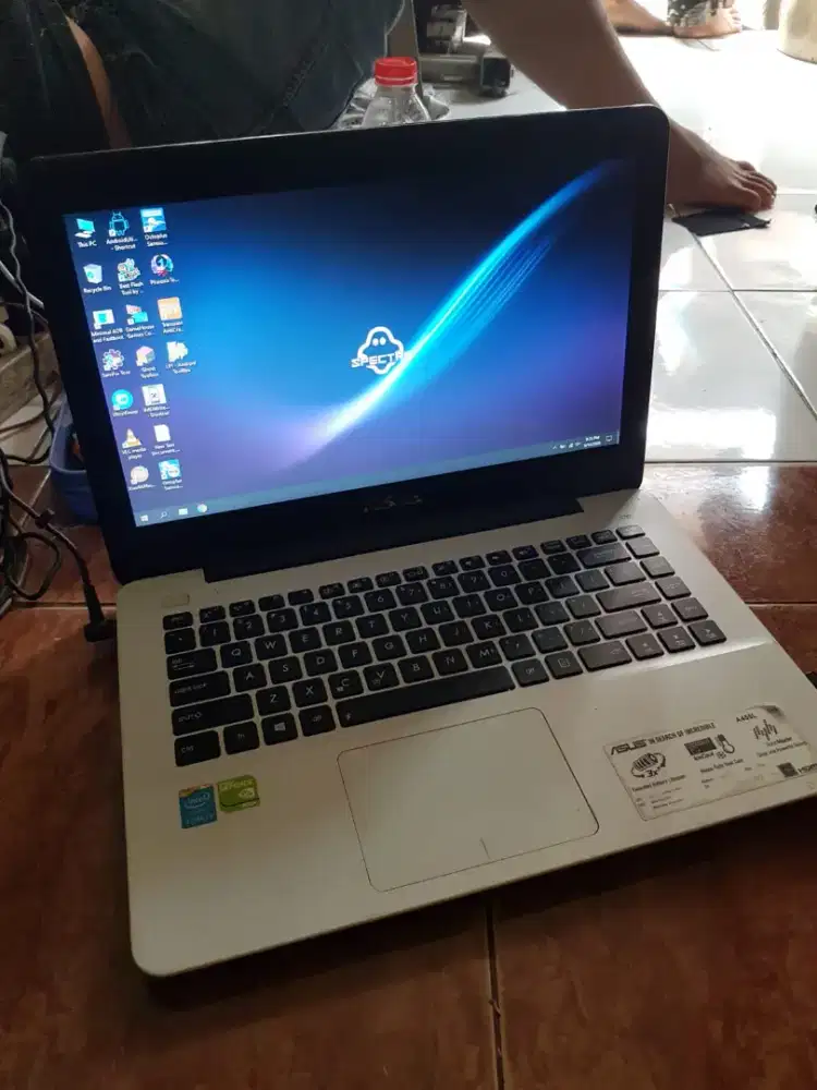 Asus A455L

Intel core i3 gen 4 
Ram 10gb
Ssd 128gb
BT ok
Wifi