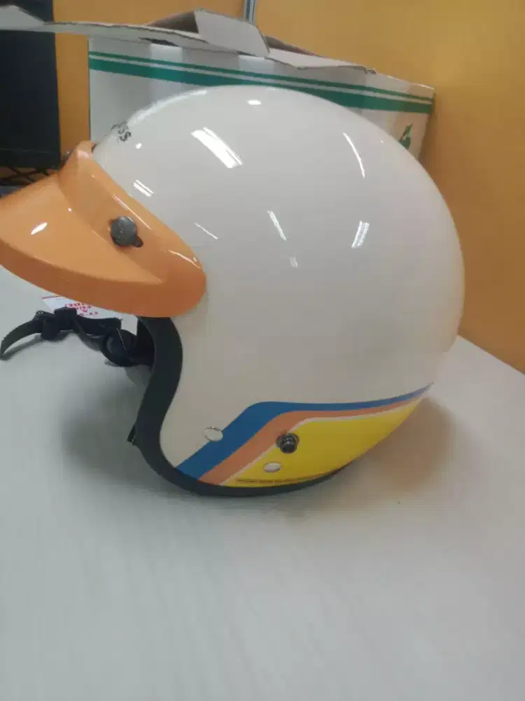 Jual helm Cargloss retro..masih baru belum di pakaii sama sekali.