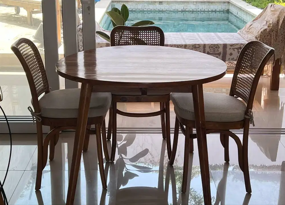 Meja makan + 3 kursi – dining table set