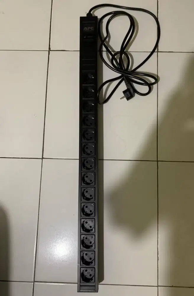 APC Easy PDU Basic ZeroU 16A 23OV (14) SCHUKO