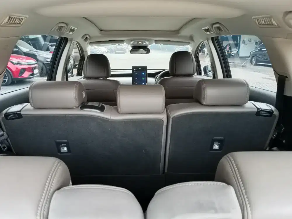 BYD M6 Superior 7 seater EV AT 2025