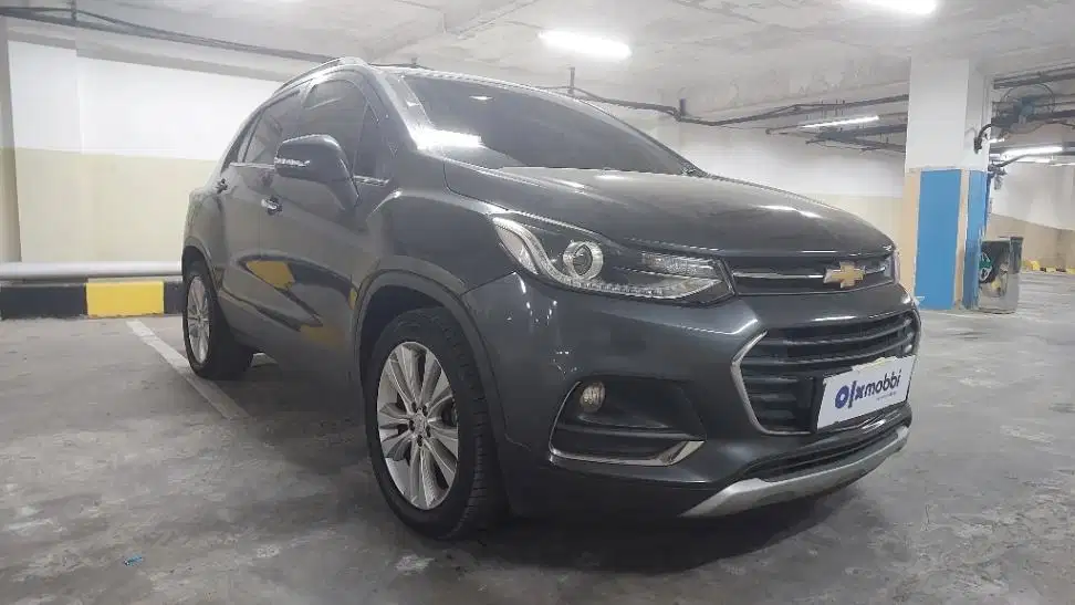 DP MURAH Chevrolet Trax 1.4 Turbo LTZ Bensin-AT 2017 Abu CFYQB